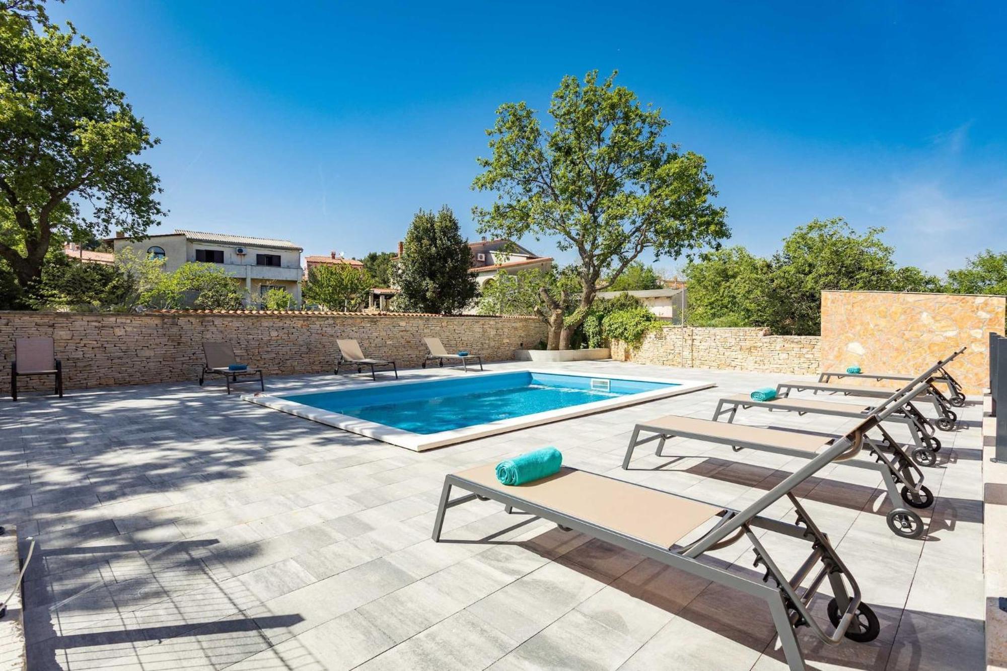 Apartments Cesare With Shared Pool ลิทซ์ยัน ภายนอก รูปภาพ