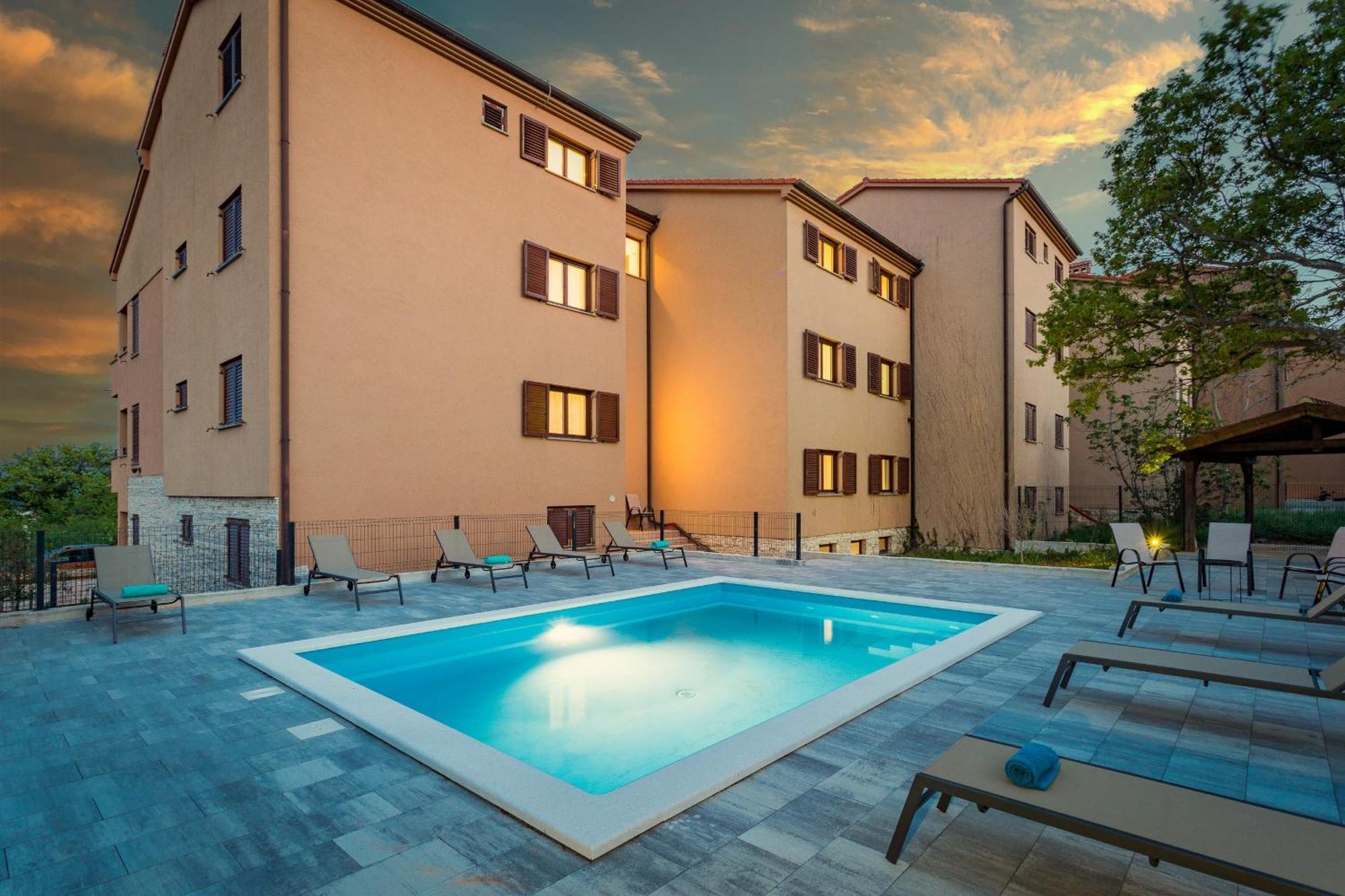 Apartments Cesare With Shared Pool ลิทซ์ยัน ภายนอก รูปภาพ